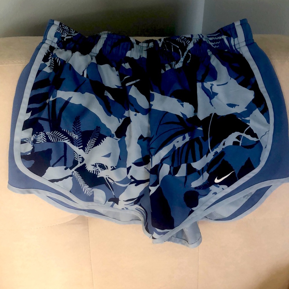 Nike running shorts size S